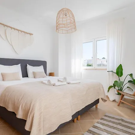 Vivenda Duneta - In Walking Distance To The By Lisbeyond