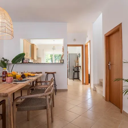 Vivenda Duneta - In Walking Distance To The By Lisbeyond Tatil Evi