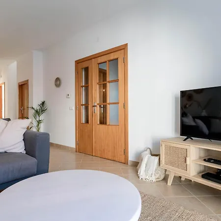 Vivenda Duneta - In Walking Distance To The By Lisbeyond